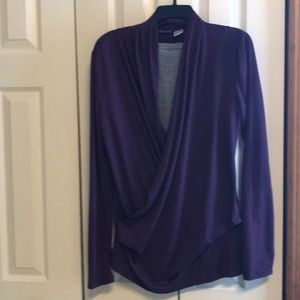 Venus Women’s V-neck Top Size Medium